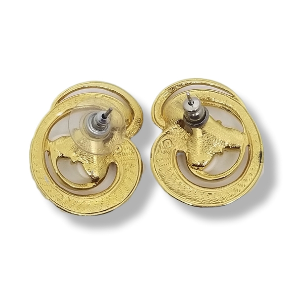 AVON VINTAGE GOLDTONE, SHIMMERY PEACH ENAMEL & FAUX PEARL EARRINGS - Picture 4 of 4